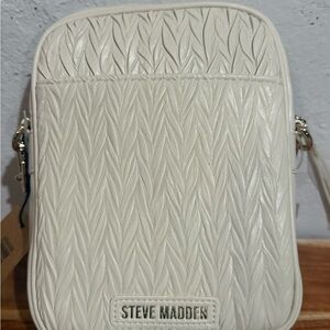 NWT STEVE MADDEN. CROSSBODY BAG.